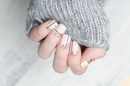 neutral simple short nail designs